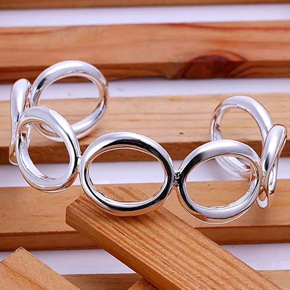 O Design Shaped Sterling Silver Bangle Bracelet - Picture 2 of 7